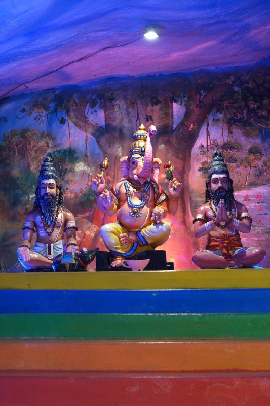 #traveling #Malaysia#KualaLumpur🕉印度教是一个非常有意思的宗教，东南亚诸国均有 #印度教 的传播痕迹：  🇰🇭柬埔寨的吴哥窟  🇮🇩印尼的普兰巴南  🇱🇰斯里兰卡的锡塔安曼神庙  ……而在🇲🇾吉隆坡，印度教的体现是鼎鼎有名的 #黑风洞