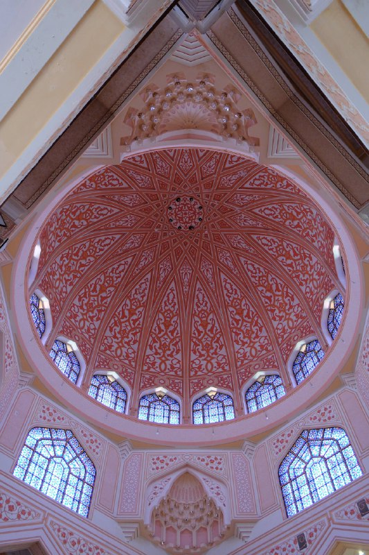 #traveling #Malaysia#KualaLumpur⬆🎼欢迎点击上方 BGM 食用本游记吉隆坡的天气总是翻云又覆雨灰蒙蒙的乌云好几天没见到你十几年前，我的第一次海外旅游，吉隆坡是首个落地的城市