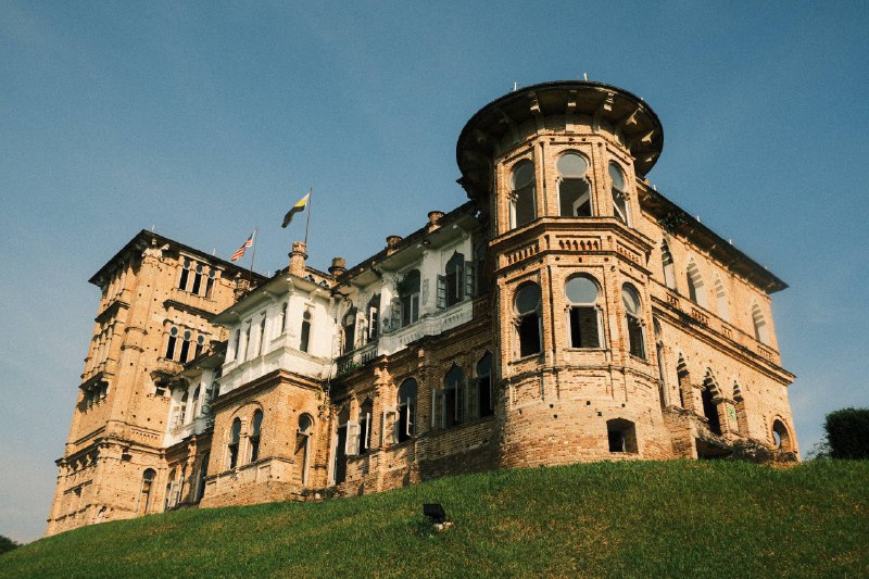 #traveling #Malaysia #Ipoh🏰凯利古堡（P1-P10）是一个名叫 William Kellie-Smith 的苏格兰富二代设计建造的，他通过种植橡胶和采矿发家致富买下了如今怡保附近的这块风水宝地