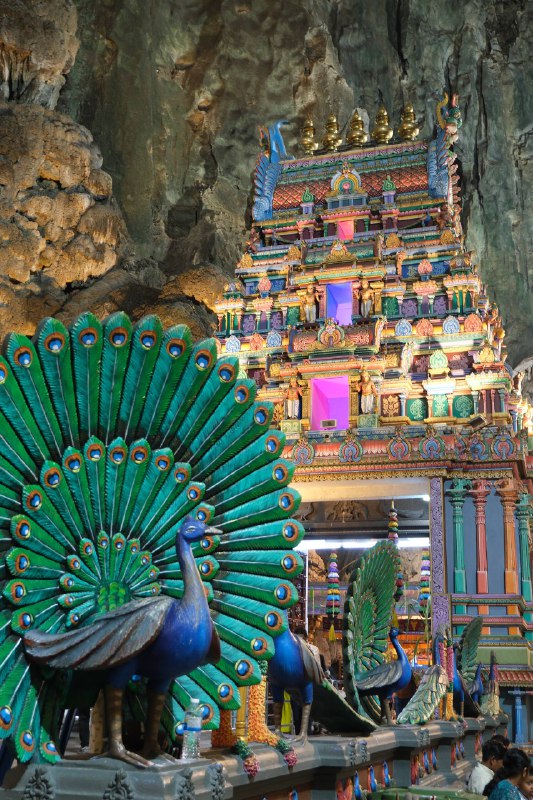 #traveling #Malaysia#KualaLumpur🕉印度教是一个非常有意思的宗教，东南亚诸国均有 #印度教 的传播痕迹：  🇰🇭柬埔寨的吴哥窟  🇮🇩印尼的普兰巴南  🇱🇰斯里兰卡的锡塔安曼神庙  ……而在🇲🇾吉隆坡，印度教的体现是鼎鼎有名的 #黑风洞