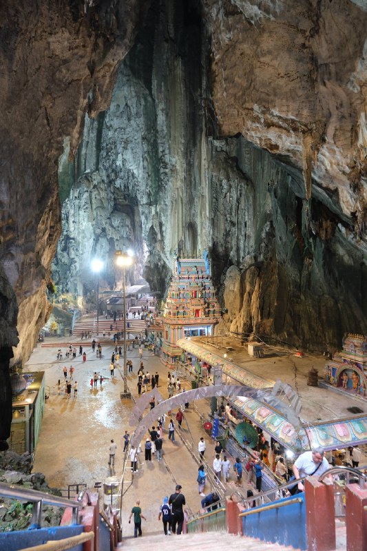 #traveling #Malaysia#KualaLumpur🕉印度教是一个非常有意思的宗教，东南亚诸国均有 #印度教 的传播痕迹：  🇰🇭柬埔寨的吴哥窟  🇮🇩印尼的普兰巴南  🇱🇰斯里兰卡的锡塔安曼神庙  ……而在🇲🇾吉隆坡，印度教的体现是鼎鼎有名的 #黑风洞