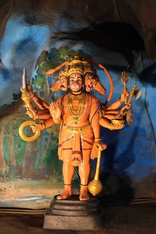 #traveling #Malaysia#KualaLumpur🕉印度教是一个非常有意思的宗教，东南亚诸国均有 #印度教 的传播痕迹：  🇰🇭柬埔寨的吴哥窟  🇮🇩印尼的普兰巴南  🇱🇰斯里兰卡的锡塔安曼神庙  ……而在🇲🇾吉隆坡，印度教的体现是鼎鼎有名的 #黑风洞