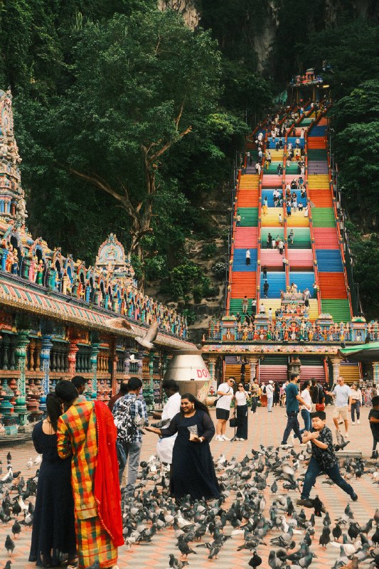 #traveling #Malaysia#KualaLumpur🕉印度教是一个非常有意思的宗教，东南亚诸国均有 #印度教 的传播痕迹：  🇰🇭柬埔寨的吴哥窟  🇮🇩印尼的普兰巴南  🇱🇰斯里兰卡的锡塔安曼神庙  ……而在🇲🇾吉隆坡，印度教的体现是鼎鼎有名的 #黑风洞