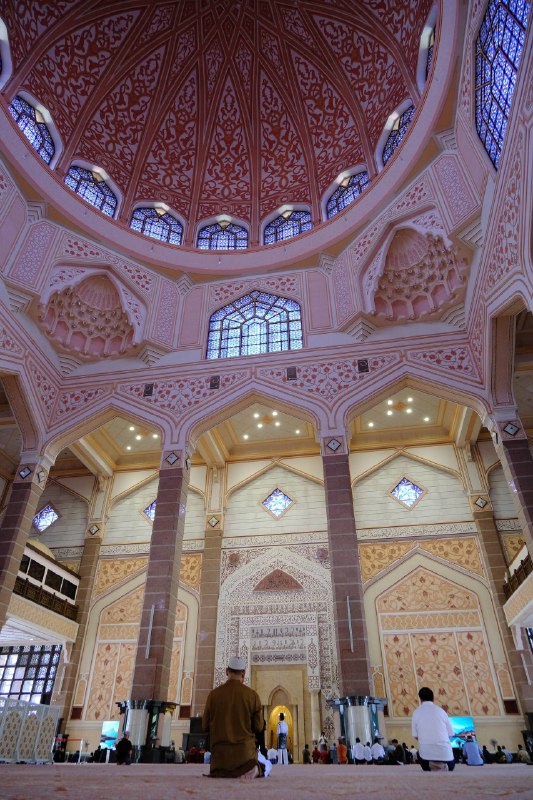 #traveling #Malaysia#KualaLumpur⬆🎼欢迎点击上方 BGM 食用本游记吉隆坡的天气总是翻云又覆雨灰蒙蒙的乌云好几天没见到你十几年前，我的第一次海外旅游，吉隆坡是首个落地的城市