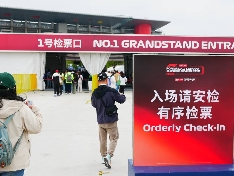 🏁#F1 观赛人生初体验 #traveling疫情期间朋友推荐我看了一部关于🏎 F1 的纪录片 极速争胜 ，便从此成了 F1 路人粉